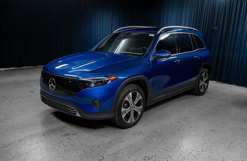 New 2025 Mercedes-Benz EQB 300 4MATIC image 1