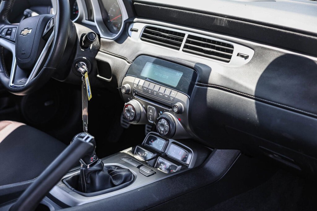 Used 2012 Chevrolet Camaro SS RWD image 4