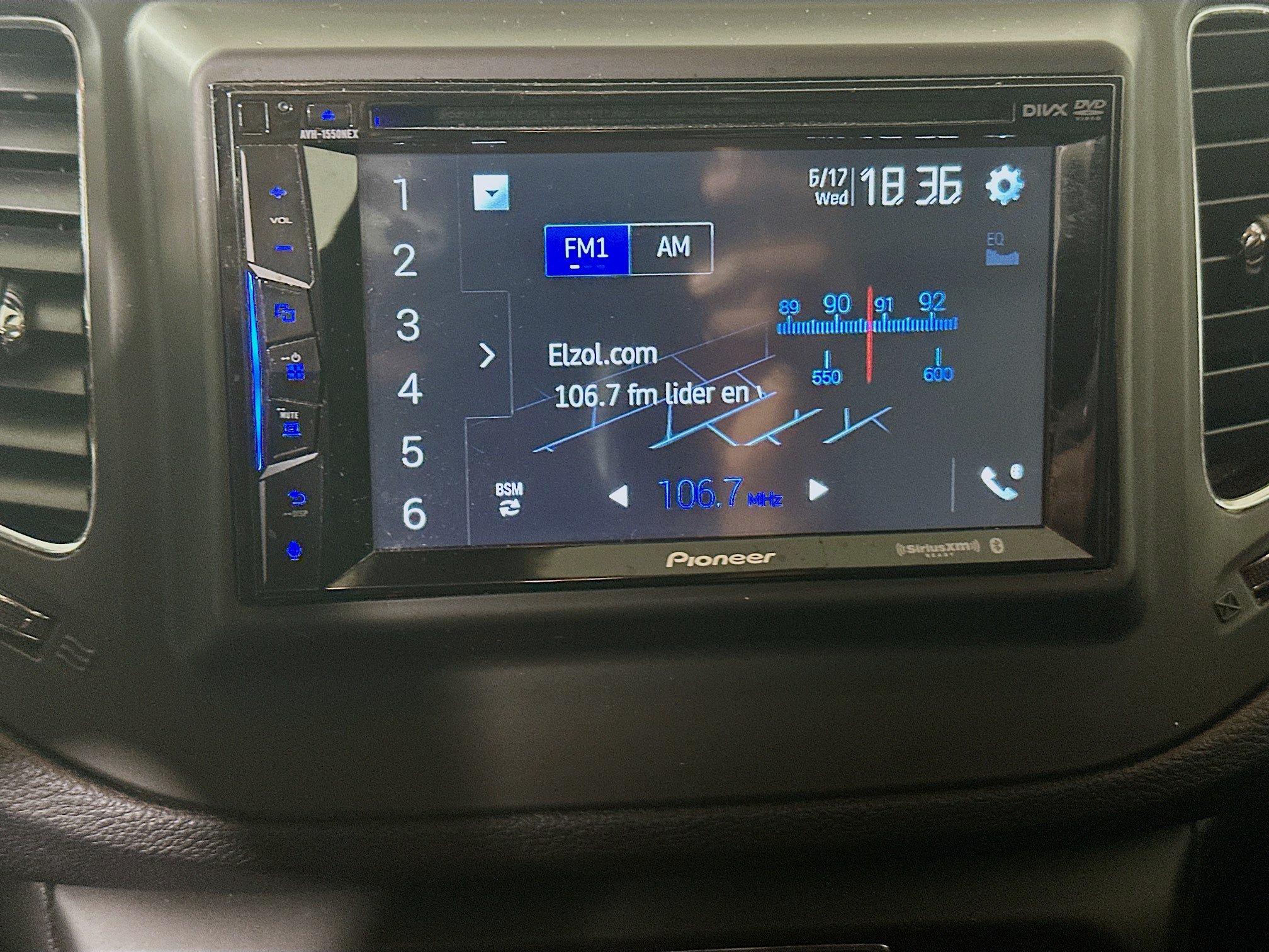 Used 2018 Jeep Compass Latitude FWD image 24