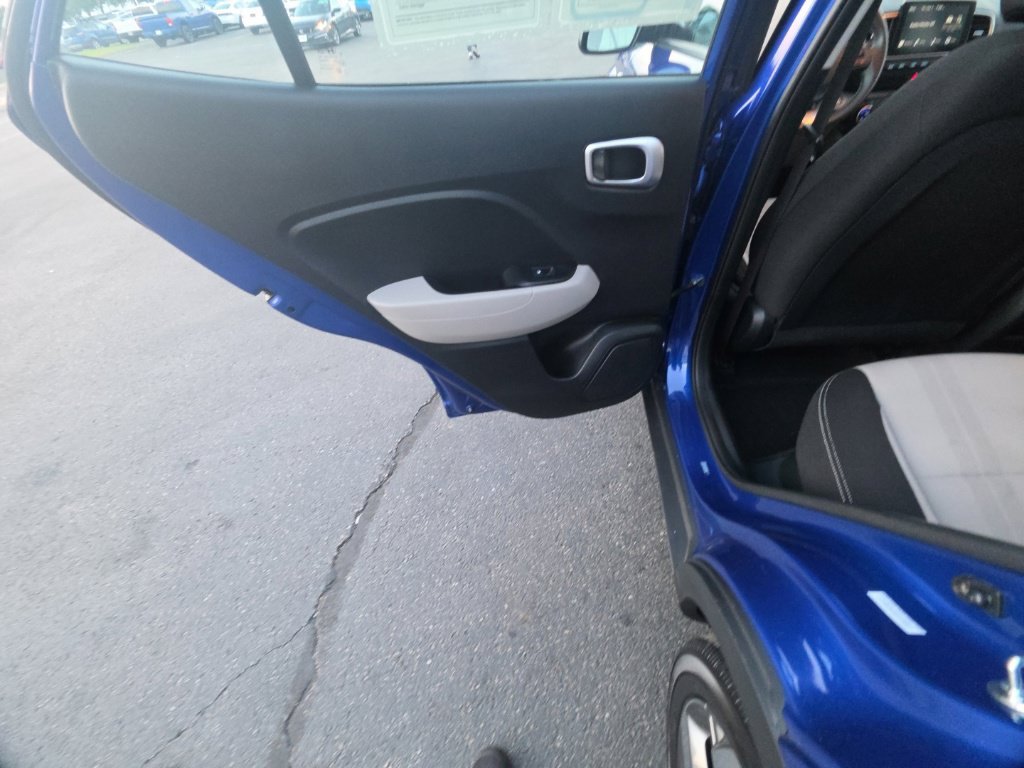 Used 2025 Hyundai Venue SEL FWD image 23