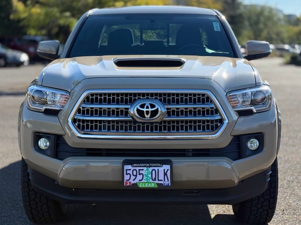 Used 2016 Toyota Tacoma TRD Sport w/ Towing Package RWD image 8