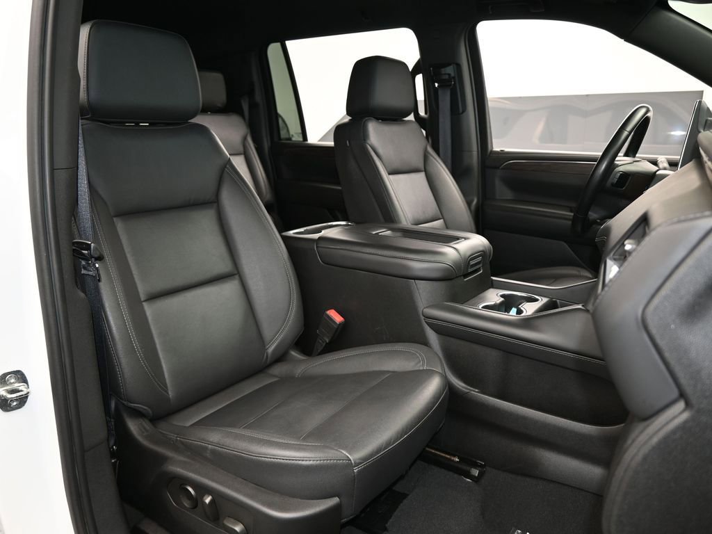 Used 2023 Chevrolet Suburban LT image 42