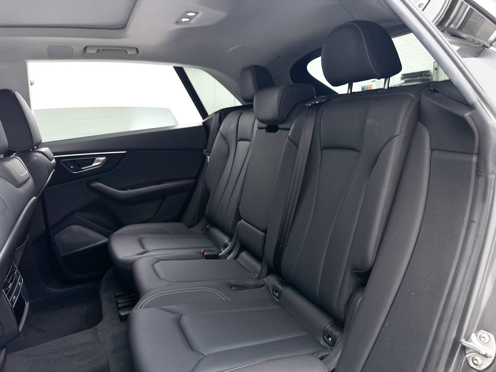 Used 2019 Audi Q8 Prestige w/ Adaptive Chassis Package AWD/4WD image 30