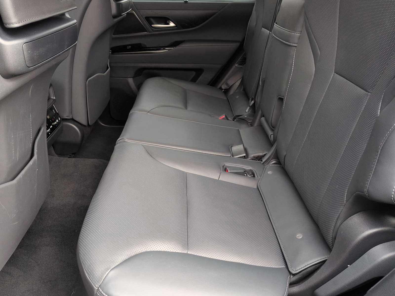 Used 2023 Lexus LX 600 4WD w/ Appearance Package image 20