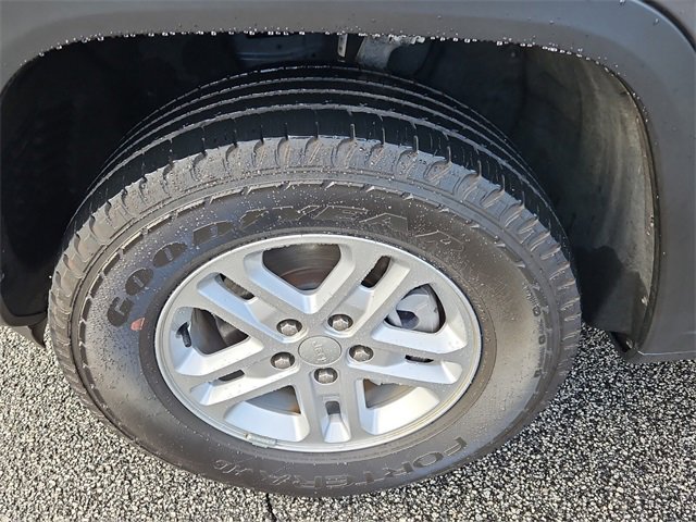 Used 2023 Jeep Grand Cherokee Laredo image 25