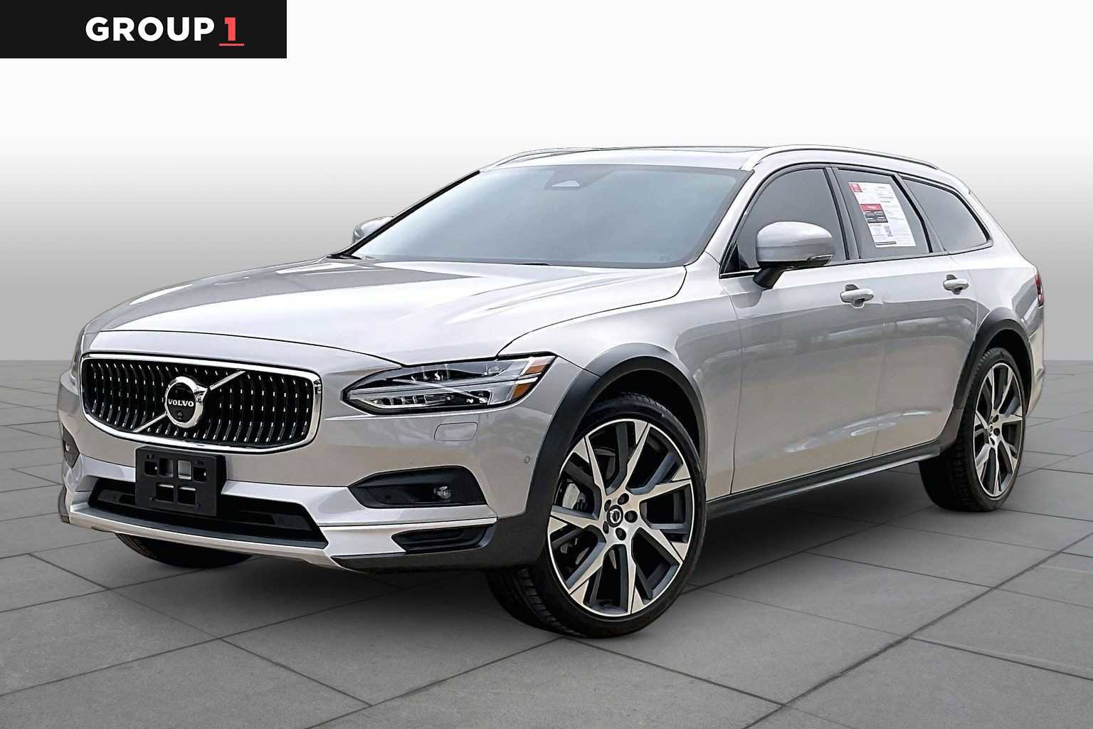 Used 2025 Volvo V90 B6 Cross Country Ultra w/ Protection Package Premier