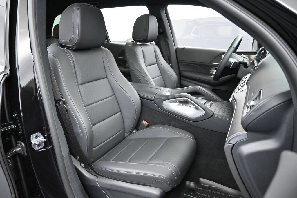 Used 2025 Mercedes-Benz GLS 450 4MATIC image 33