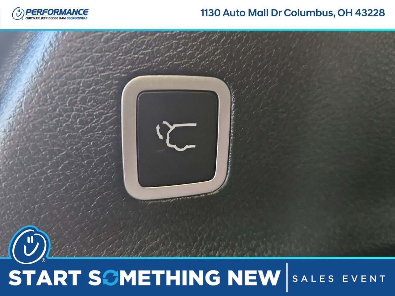 New 2025 Chrysler Pacifica Select w/ Fav Edition Package image 11