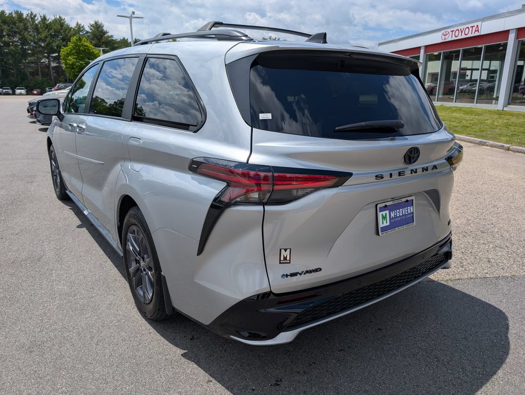 Used 2025 Toyota Sienna XSE w/ XSE Plus Package AWD/4WD image 3