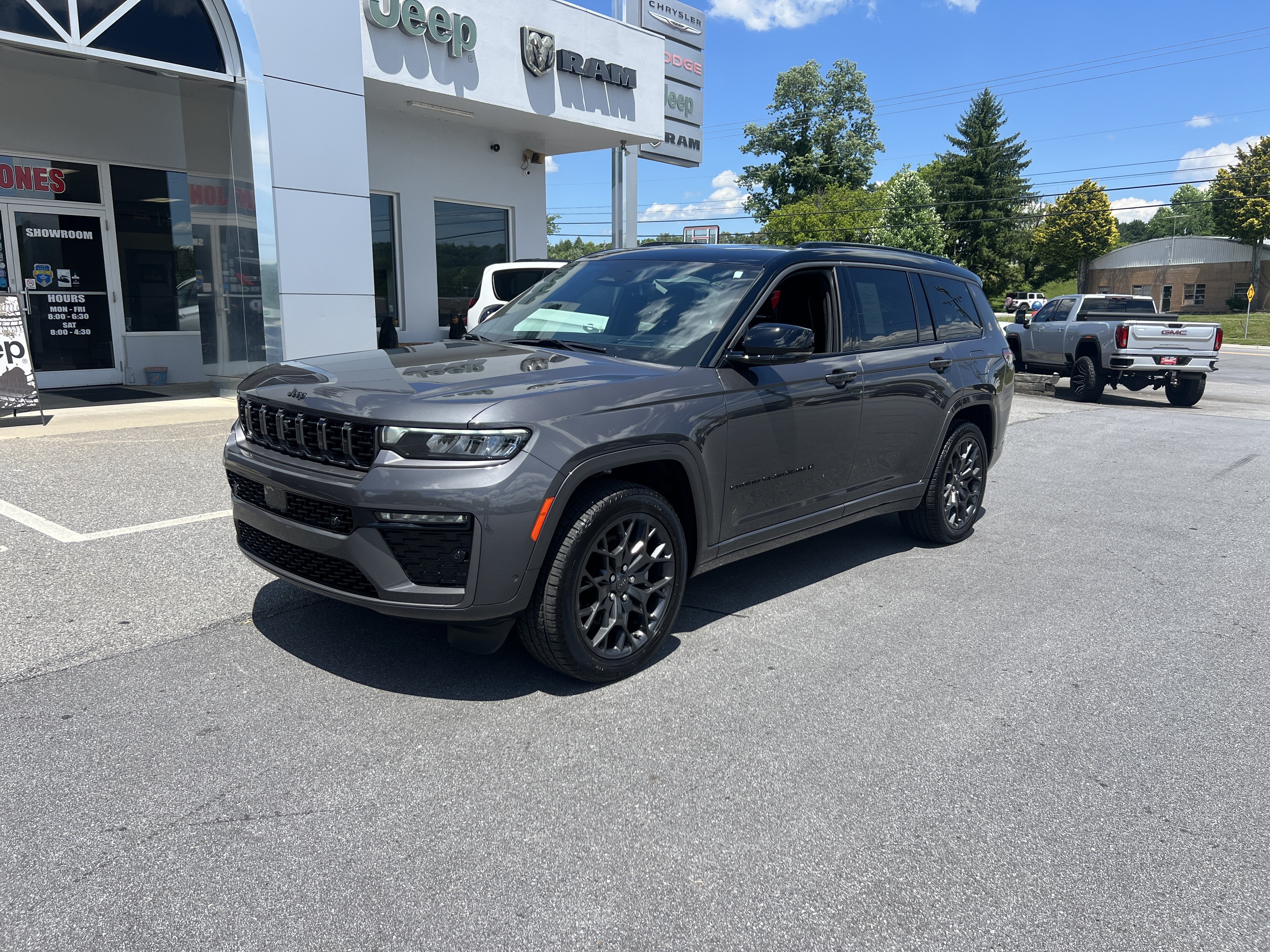 Used 2026 Jeep Grand Cherokee L Summit w/ Obsidian Package AWD/4WD image 6