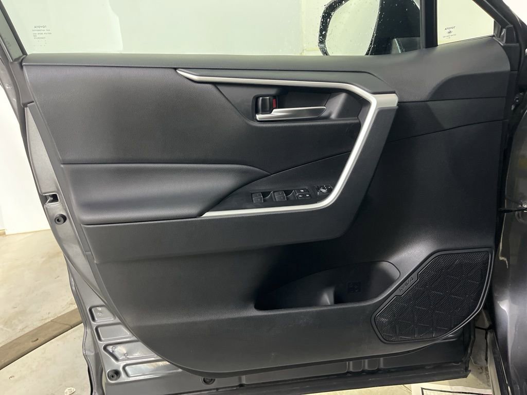 Used 2025 Toyota RAV4 XLE image 27