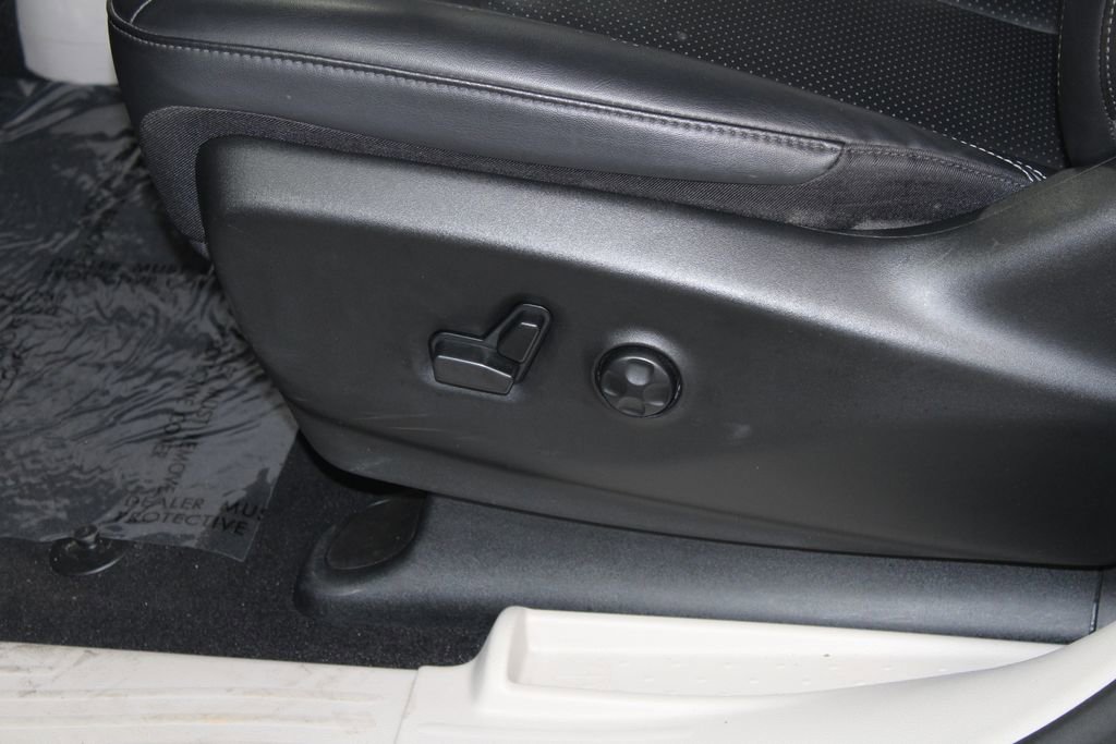 Used 2024 Chrysler Pacifica Touring-L image 19