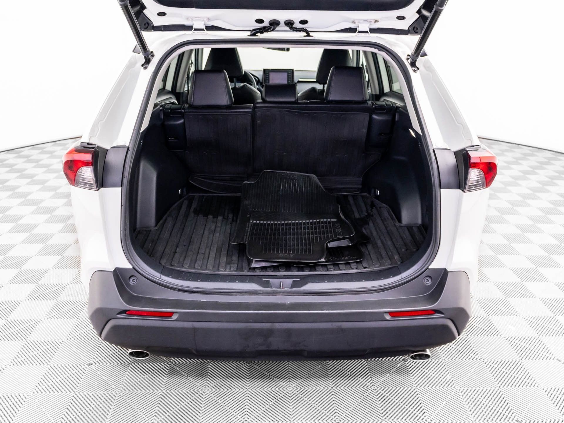 Used 2022 Toyota RAV4 XLE Premium AWD/4WD image 31