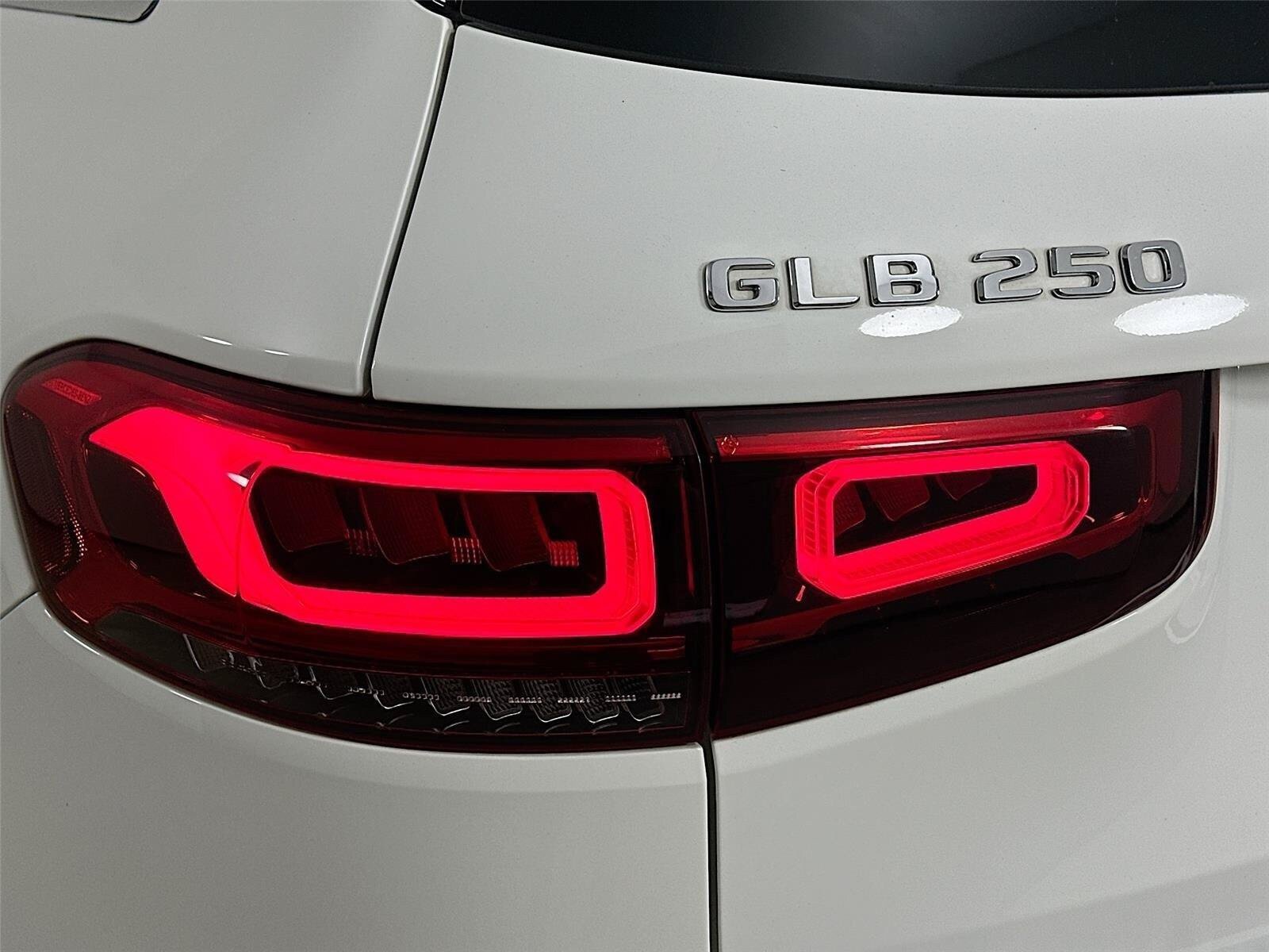Certified 2022 Mercedes-Benz GLB 250 4MATIC image 9
