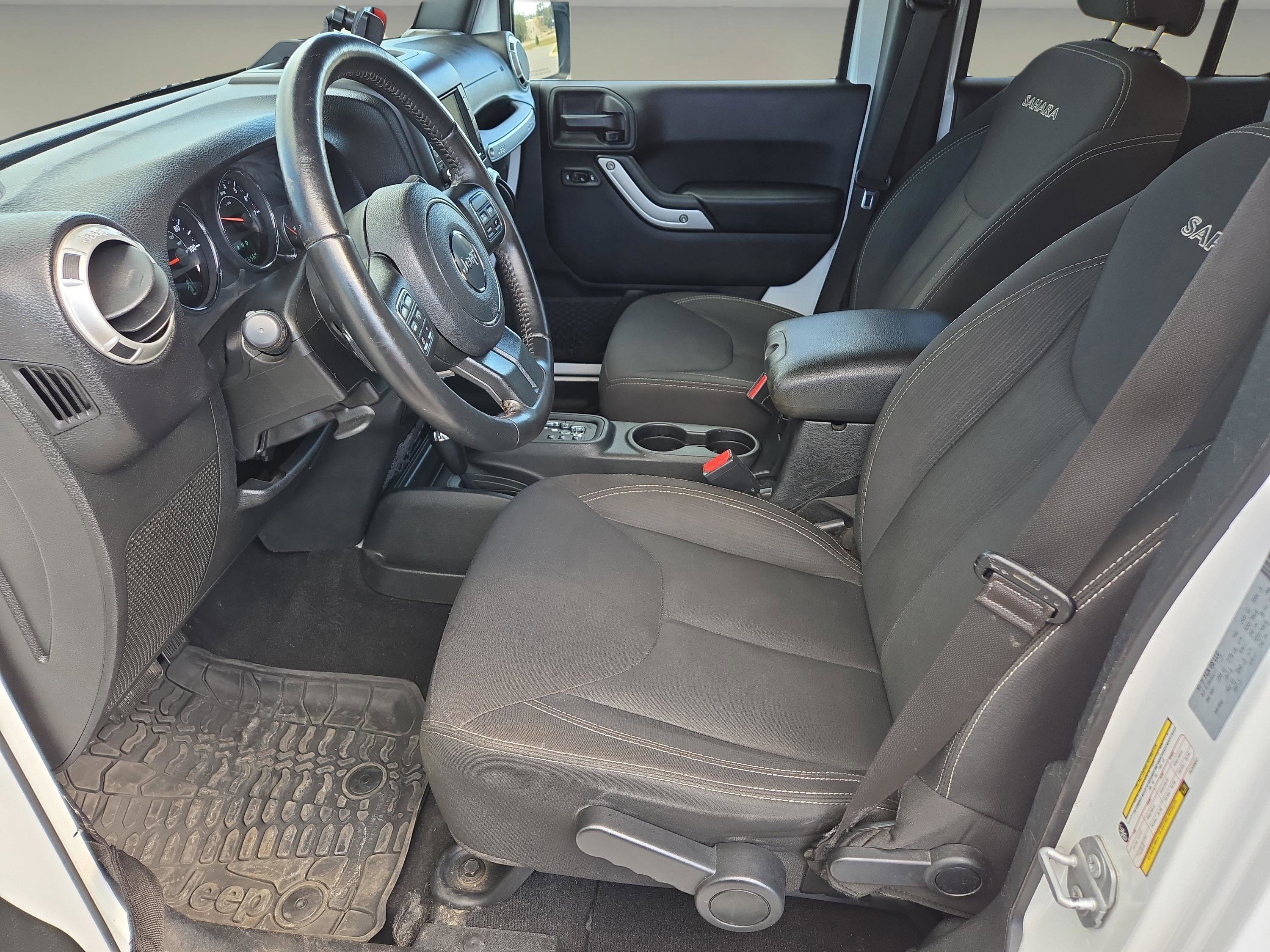 Used 2017 Jeep Wrangler Unlimited Sahara w/ Connectivity Group image 12