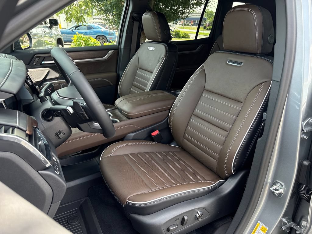 New 2026 GMC Acadia Denali Ultimate w/ LPO, Floor Liner Package AWD/4WD image 14