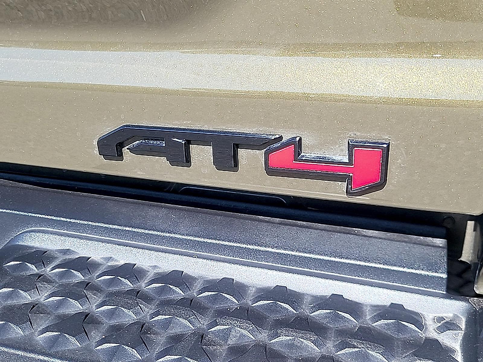 Used 2025 GMC Canyon AT4 w/ Nightfall Edition AWD/4WD image 32
