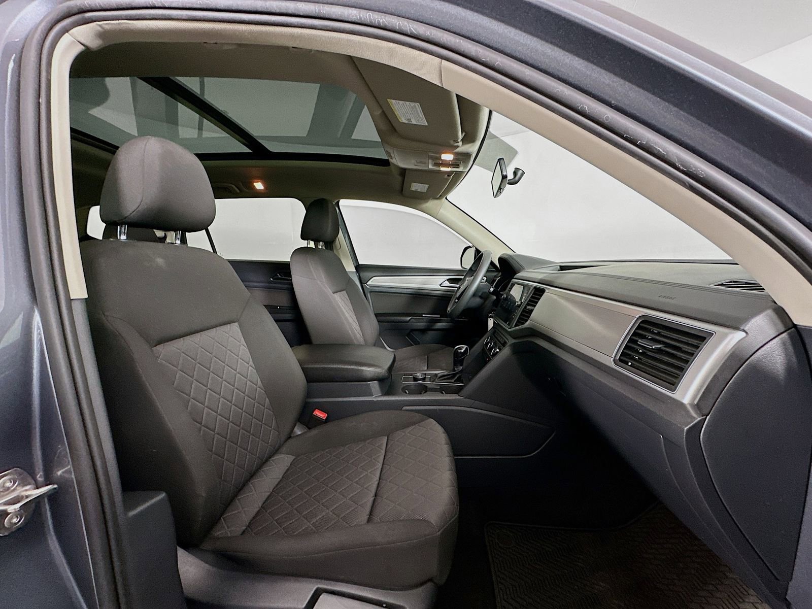 Used 2018 Volkswagen Atlas Launch Edition image 28