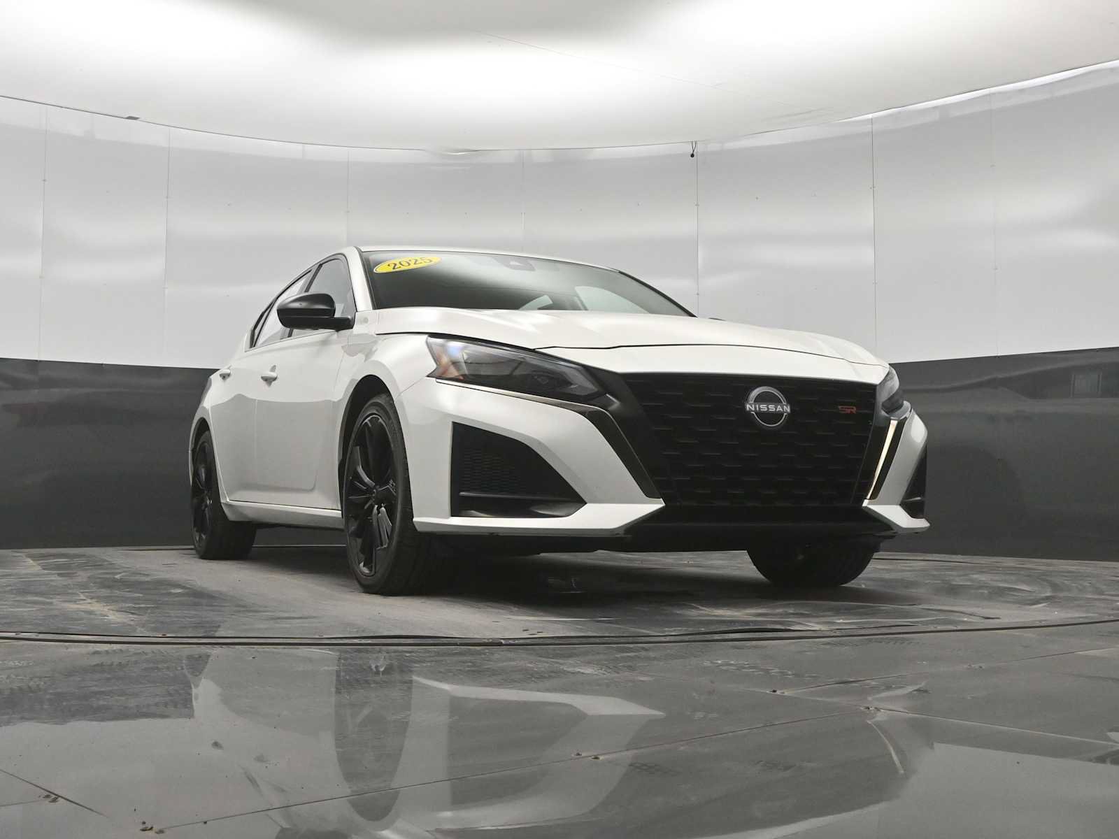 Used 2025 Nissan Altima 2.5 SR FWD image 37