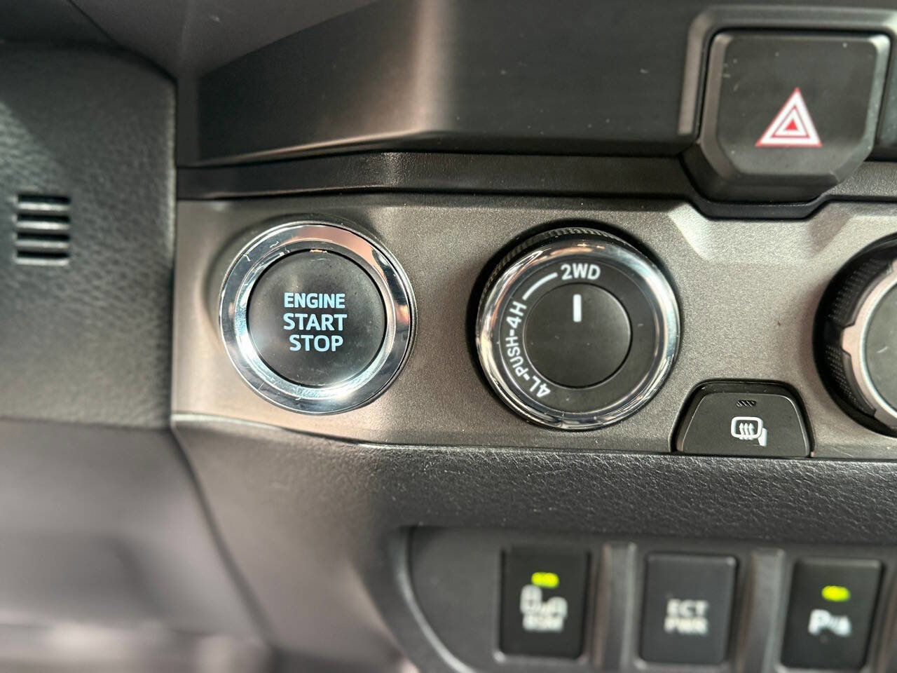 Used 2022 Toyota Tacoma TRD Off-Road image 22