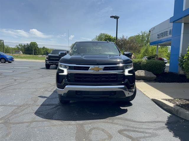 Used 2024 Chevrolet Silverado 1500 LT AWD/4WD image 2