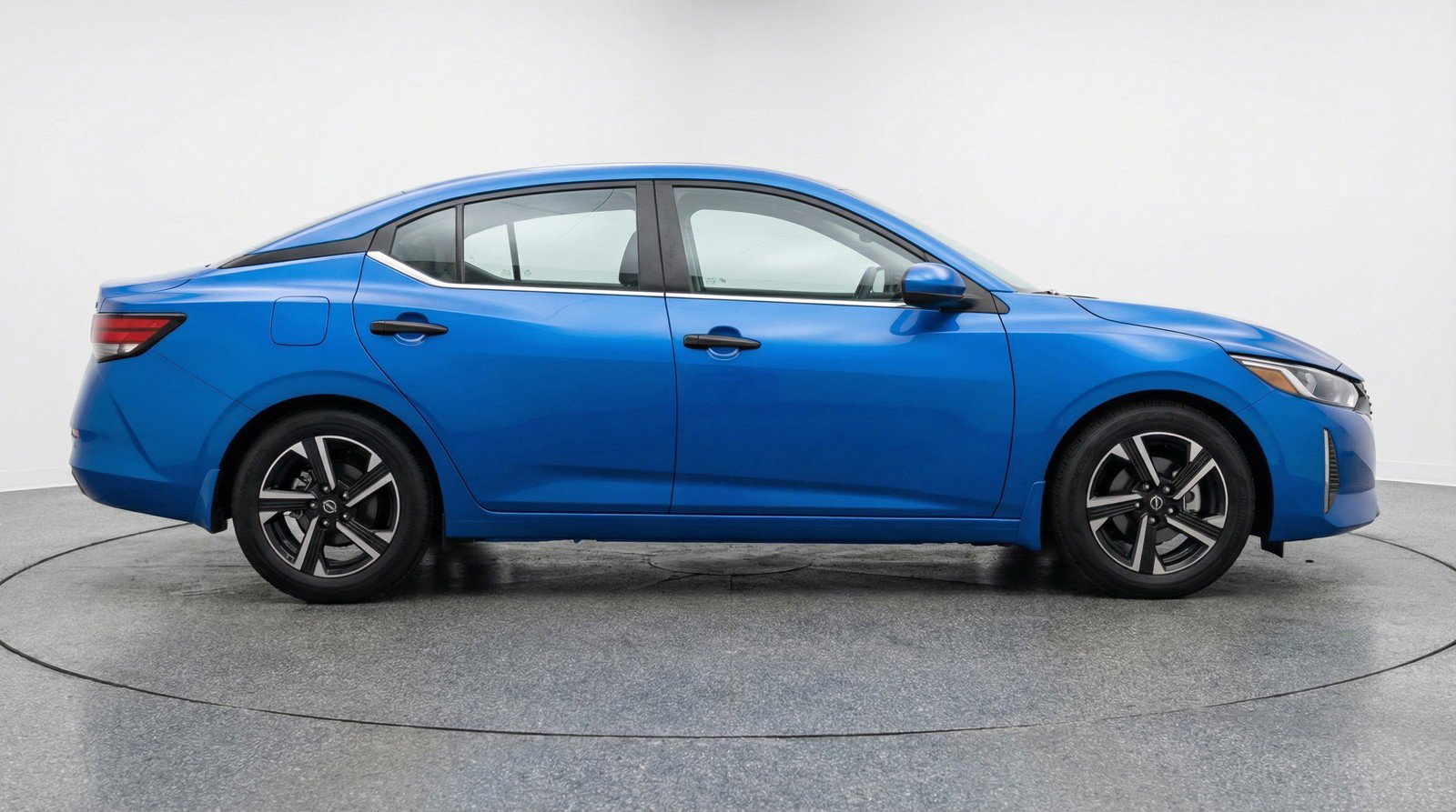 Used 2025 Nissan Sentra SV FWD image 9