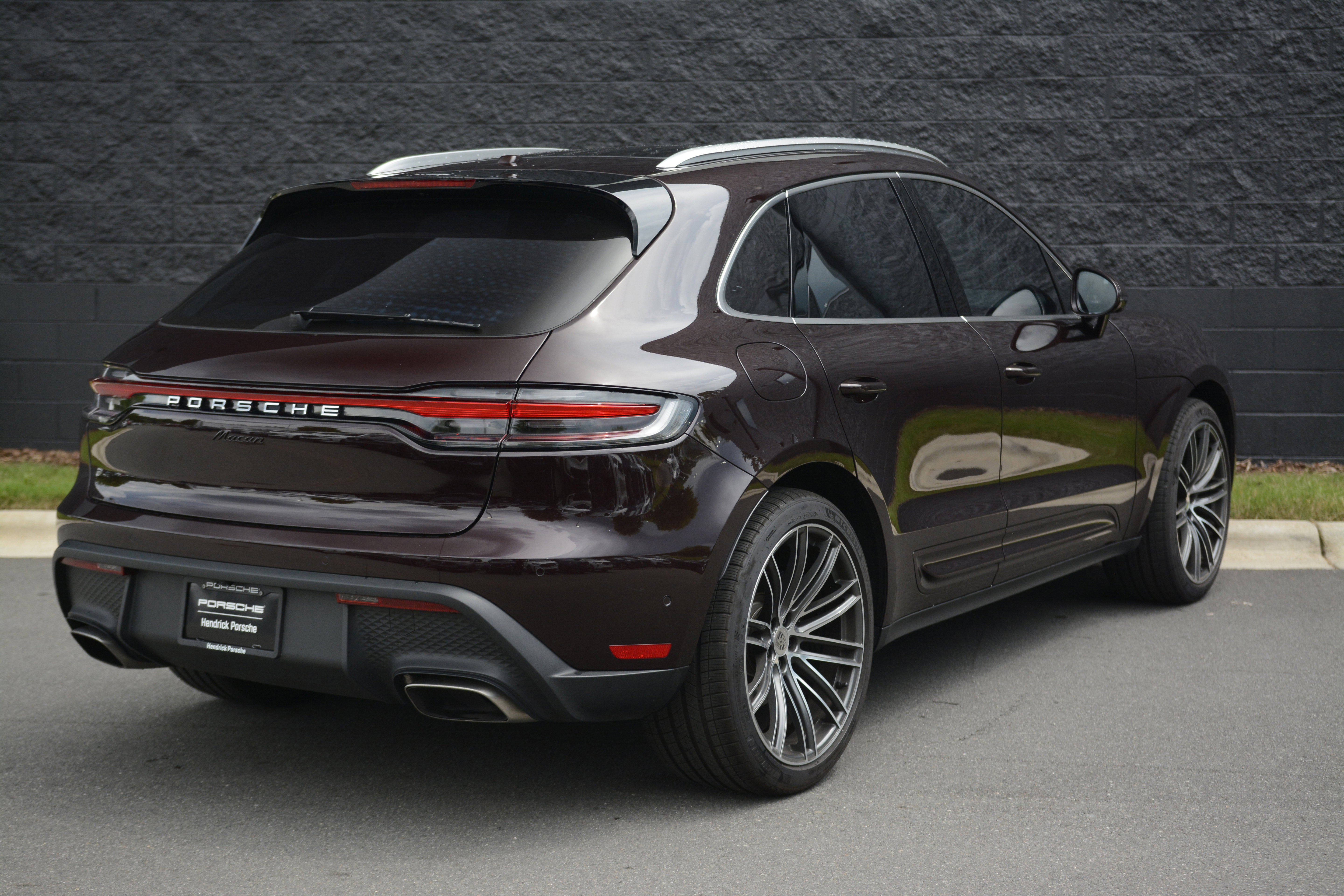 Certified 2026 Porsche Macan AWD/4WD image 7