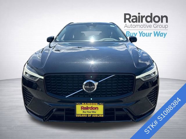 Used 2025 Volvo XC60 B5 Plus AWD/4WD image 2