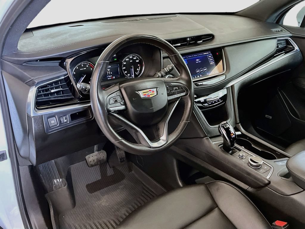 Used 2025 Cadillac XT6 Luxury w/ LPO, Floor Liner Package AWD/4WD image 9