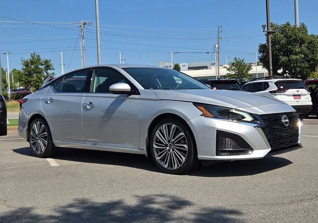 Used 2024 Nissan Altima 2.5 SL FWD image 4