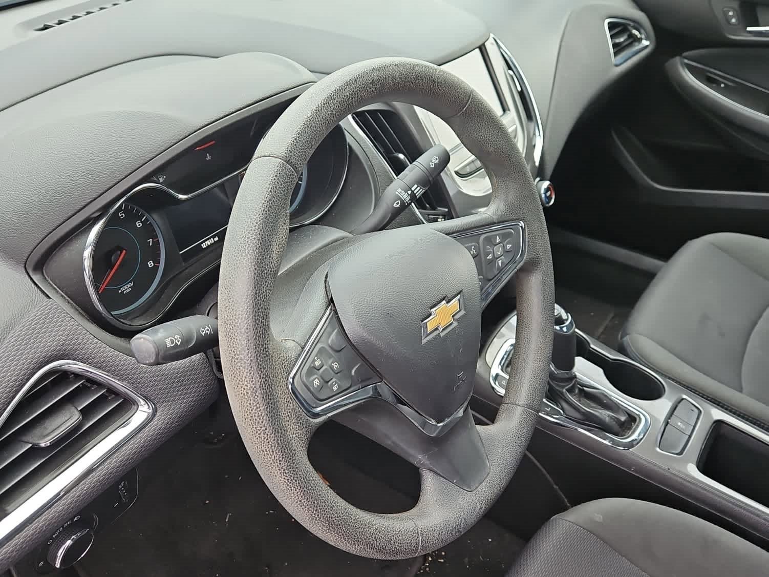 Used 2017 Chevrolet Cruze LT image 2