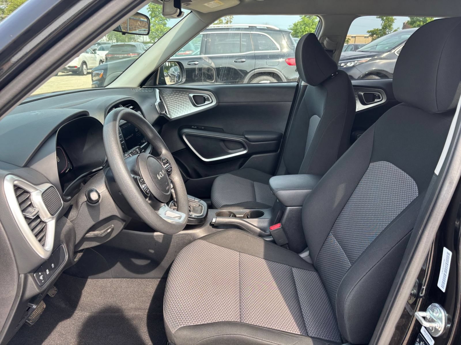 Used 2025 Kia Soul LX w/ LX Technology Package FWD image 26