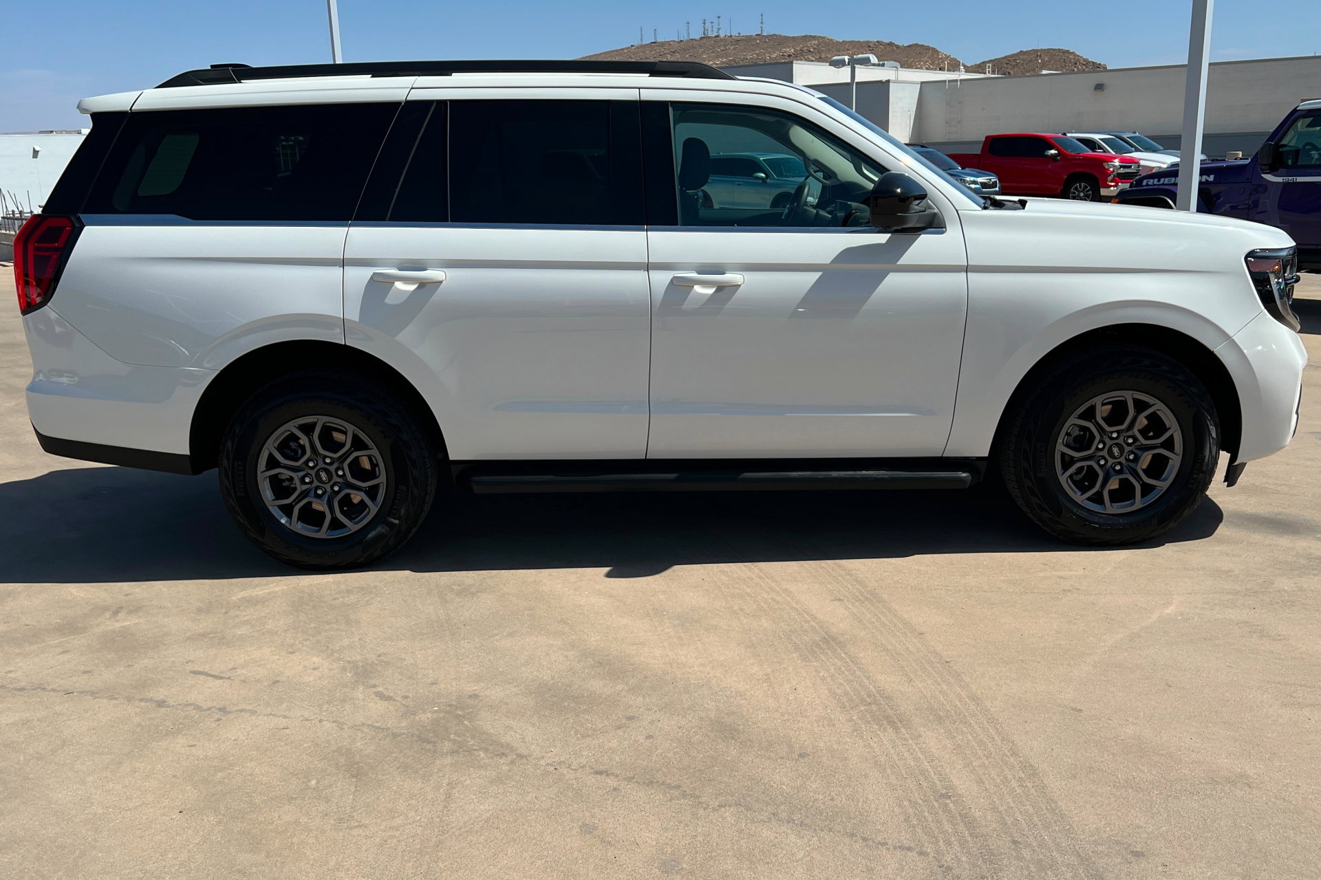 Used 2025 Ford Expedition Active AWD/4WD image 7