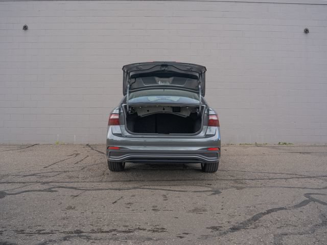Used 2025 Volkswagen Jetta SE w/ Sunroof Package FWD image 13