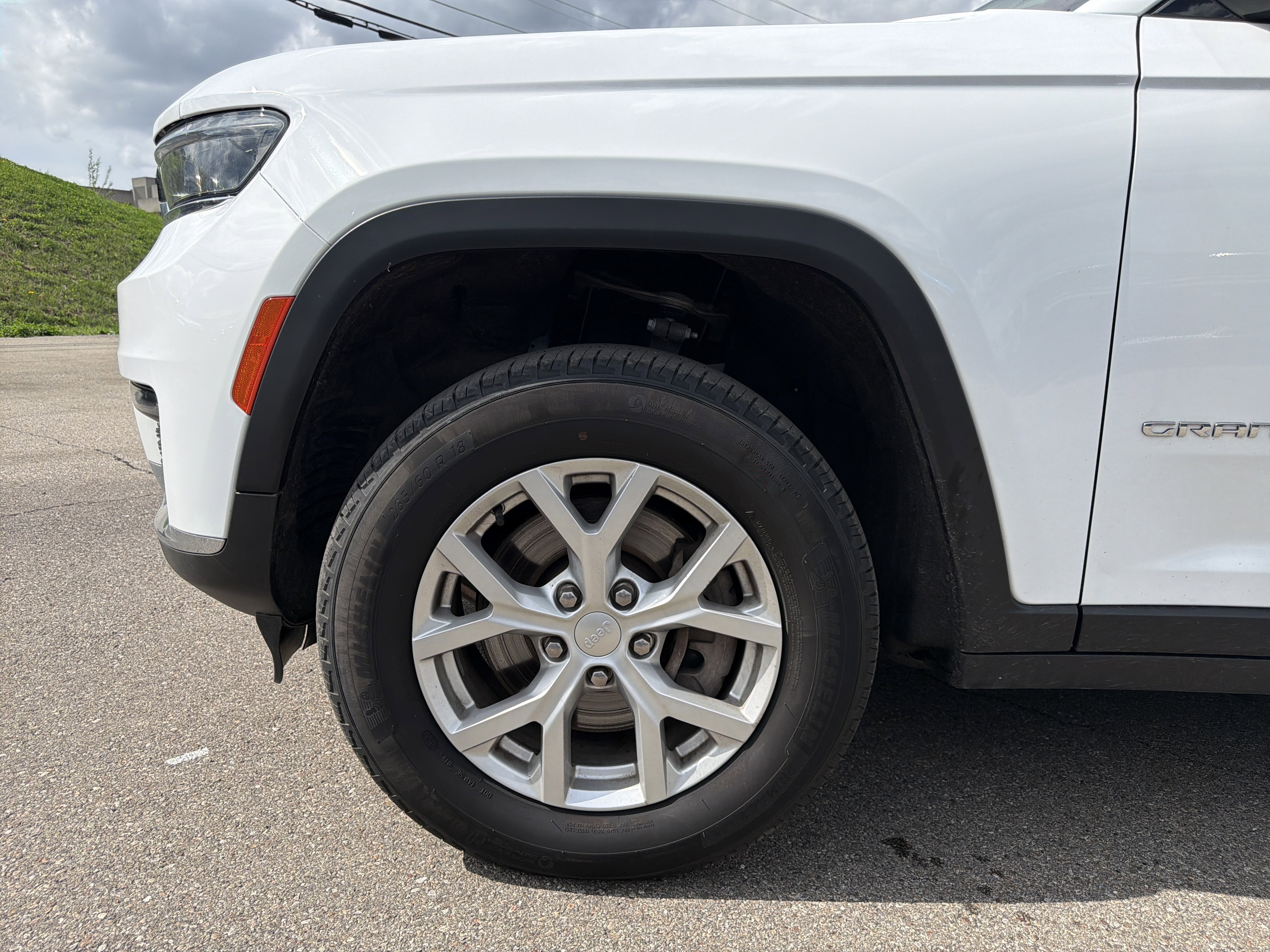 Used 2023 Jeep Grand Cherokee L Limited image 6