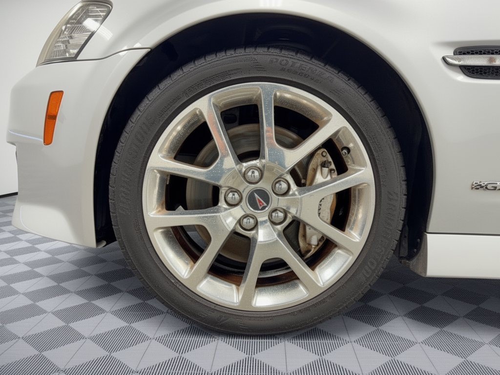 Used 2009 Pontiac G8 GXP RWD image 13