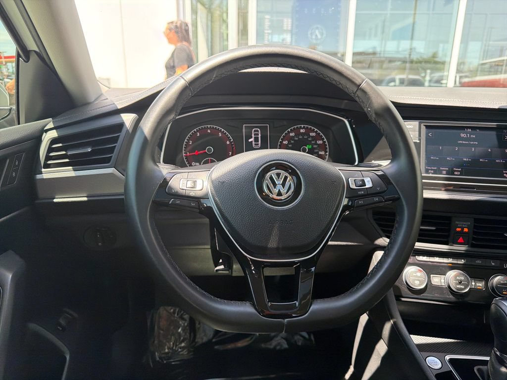 Used 2019 Volkswagen Jetta SE w/ Cold Weather Package FWD image 17