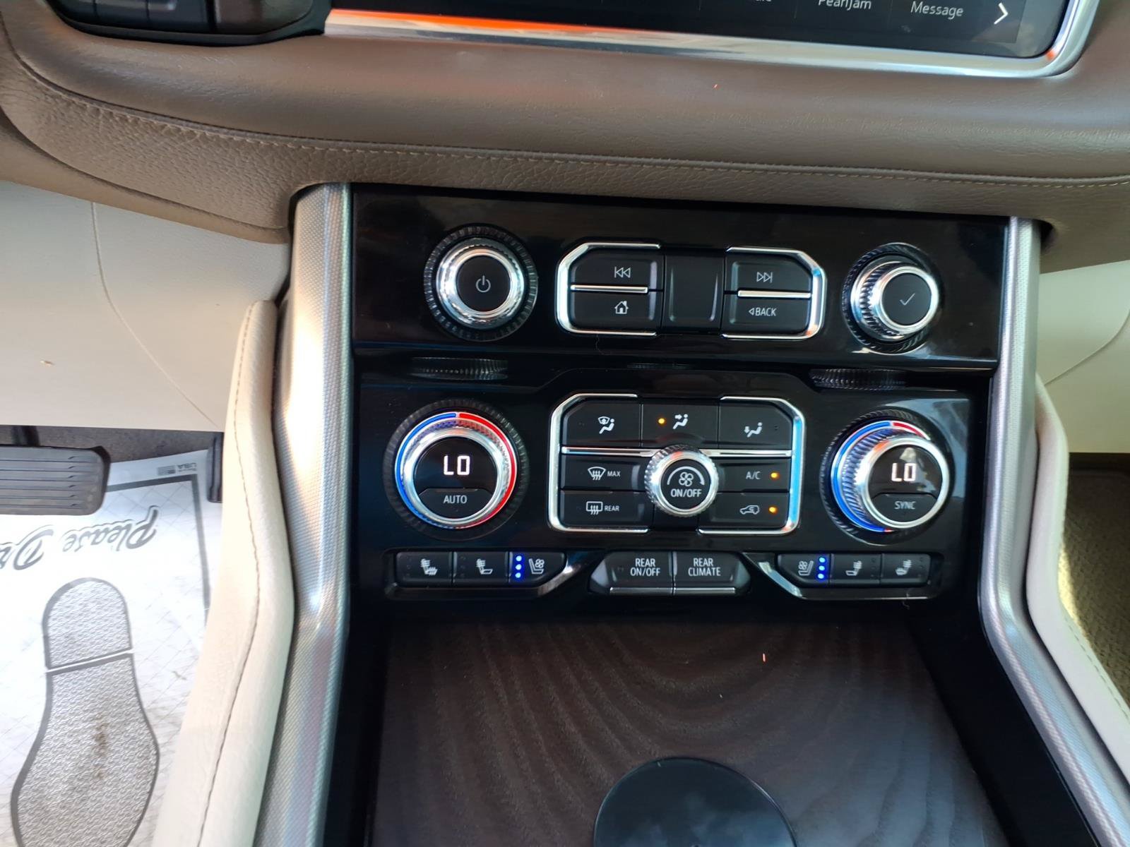 Used 2022 GMC Yukon XL Denali AWD/4WD image 16