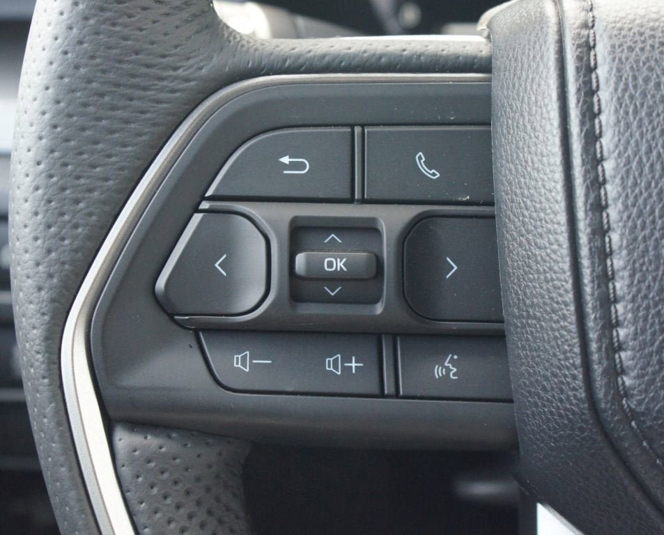 Used 2025 Toyota Tacoma TRD Sport AWD/4WD image 9