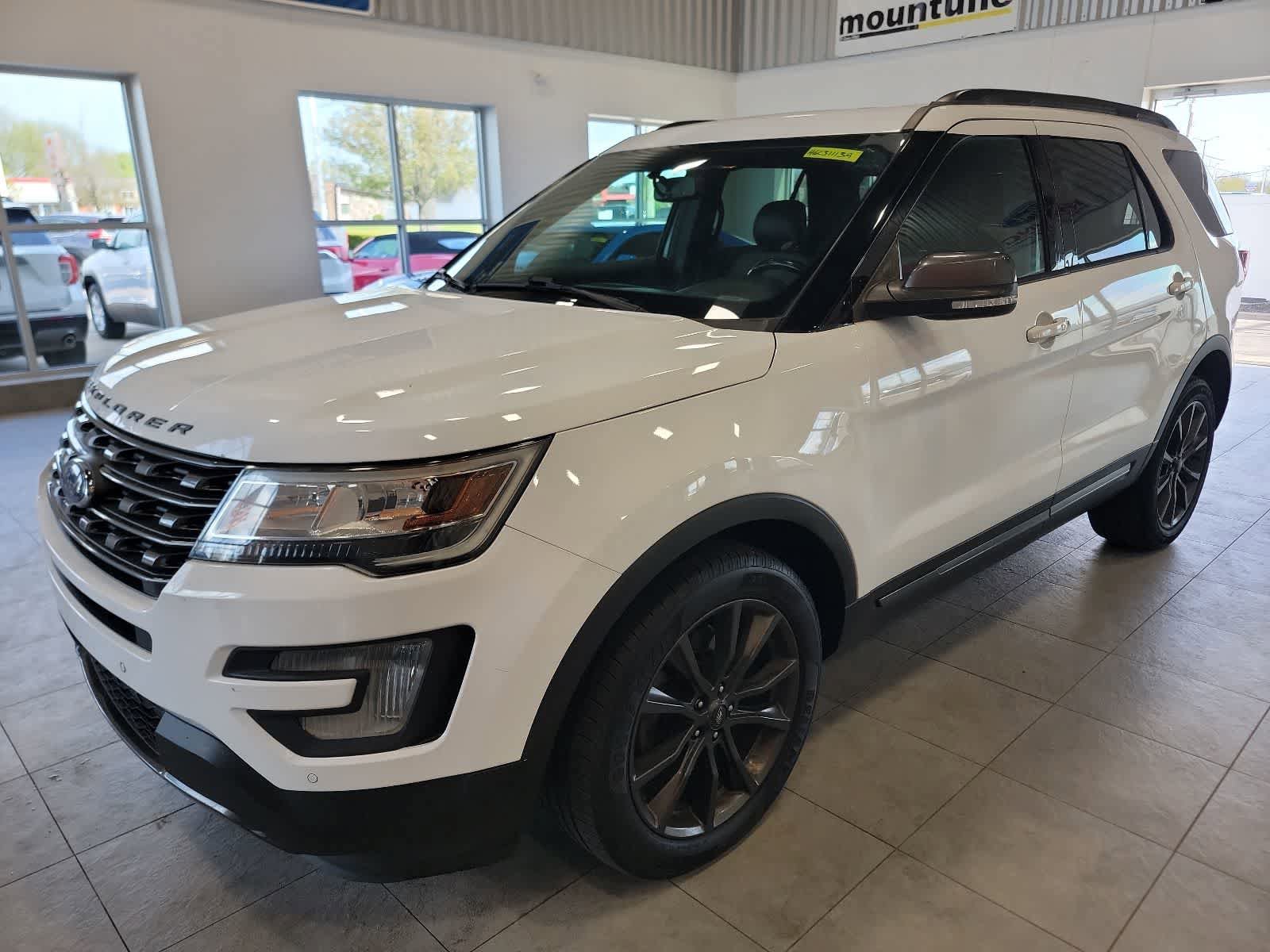 Used 2017 Ford Explorer XLT w/ Equipment Group 202A AWD/4WD image 1