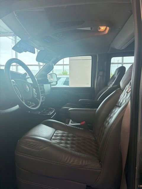 Used 2025 GMC Savana 2500 Extended w/ Driver Convenience Package RWD image 1