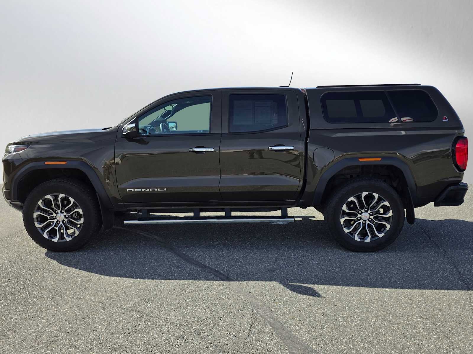 Used 2024 GMC Canyon Denali AWD/4WD image 6