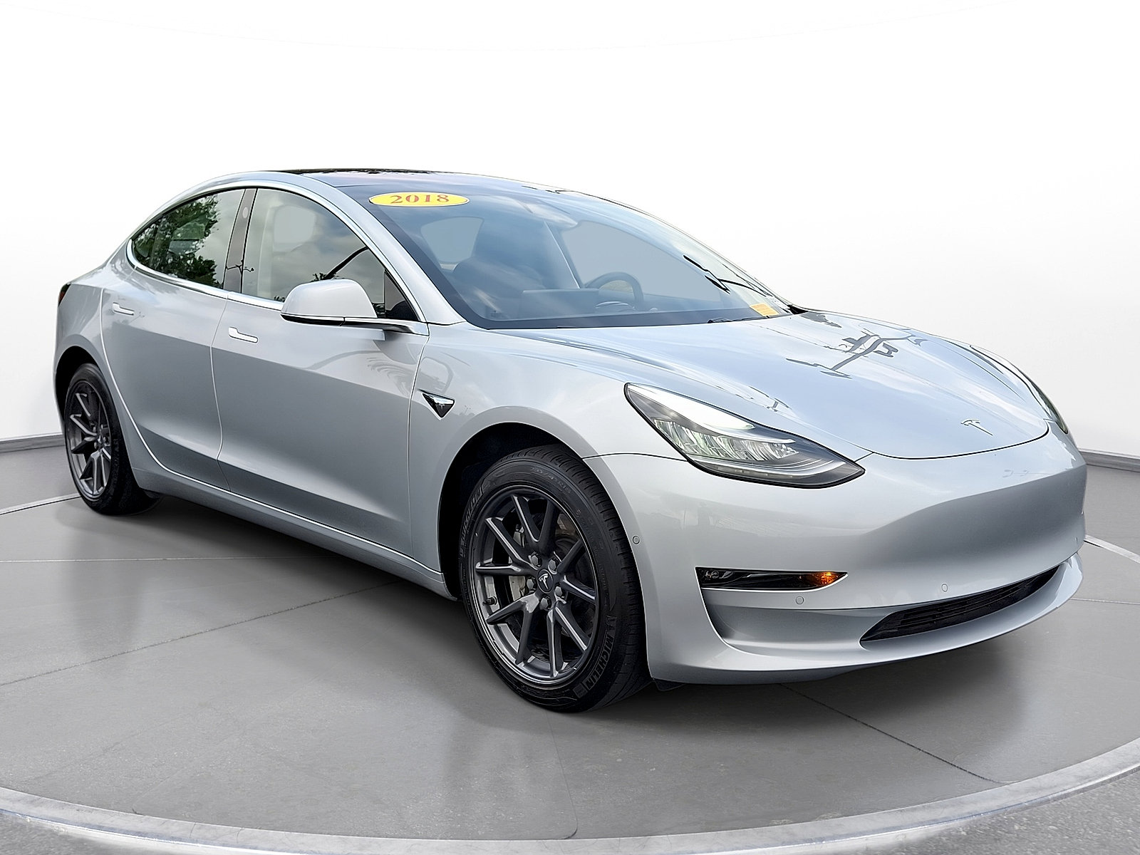 Used 2018 Tesla Model 3 Mid Range RWD image 1