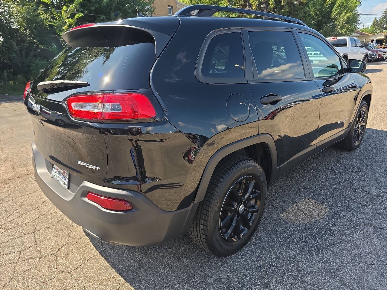 Used 2017 Jeep Cherokee Sport AWD/4WD image 8