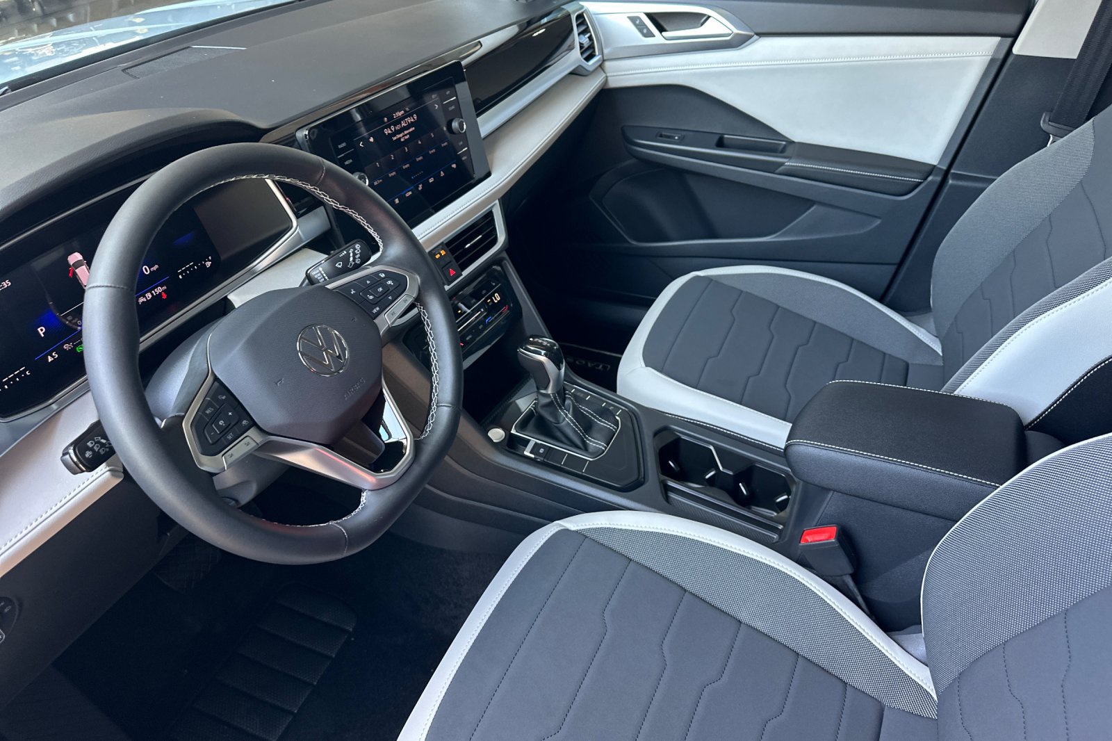 New 2026 Volkswagen Taos SE FWD image 8