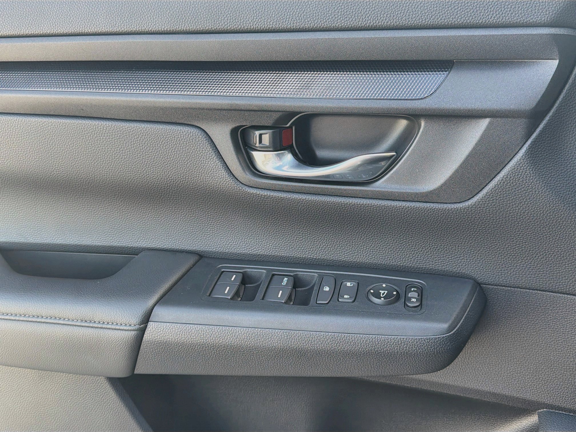 Certified 2025 Honda CR-V LX image 34