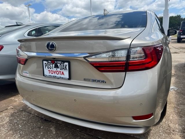 Used 2017 Lexus ES 300h FWD image 13