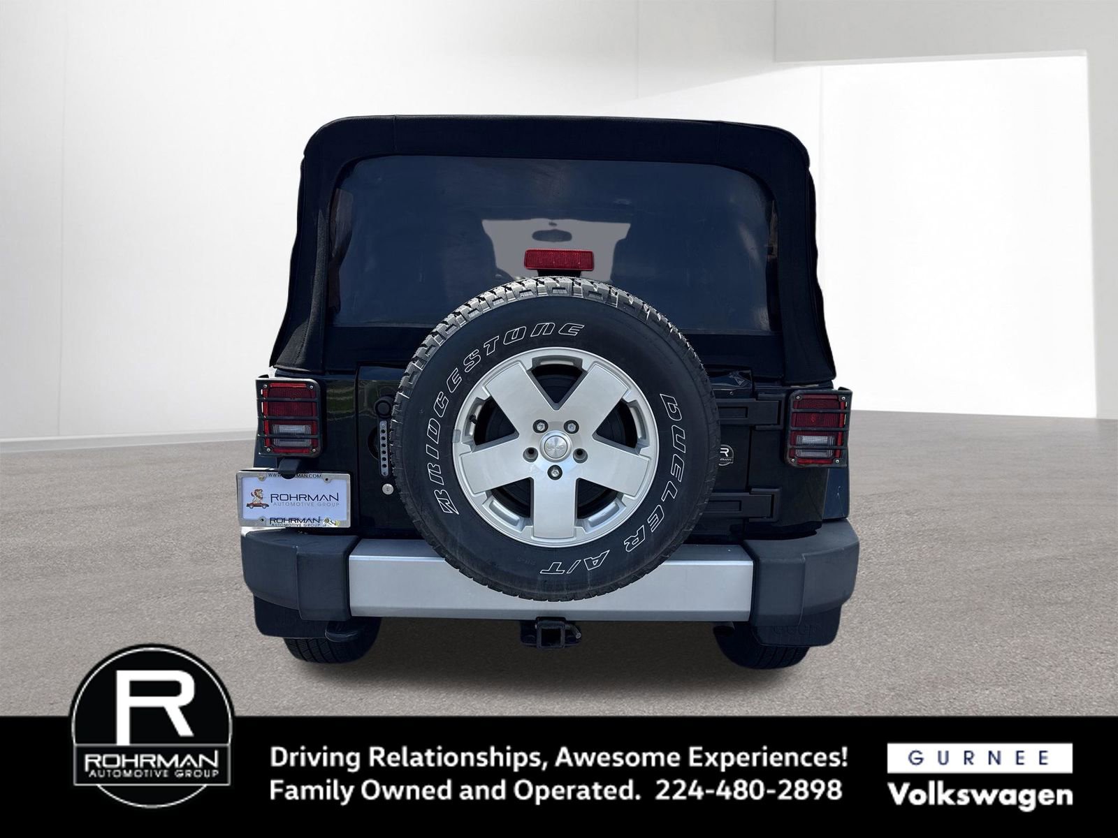 Used 2011 Jeep Wrangler Unlimited Sahara w/ Dual Top Group AWD/4WD image 8