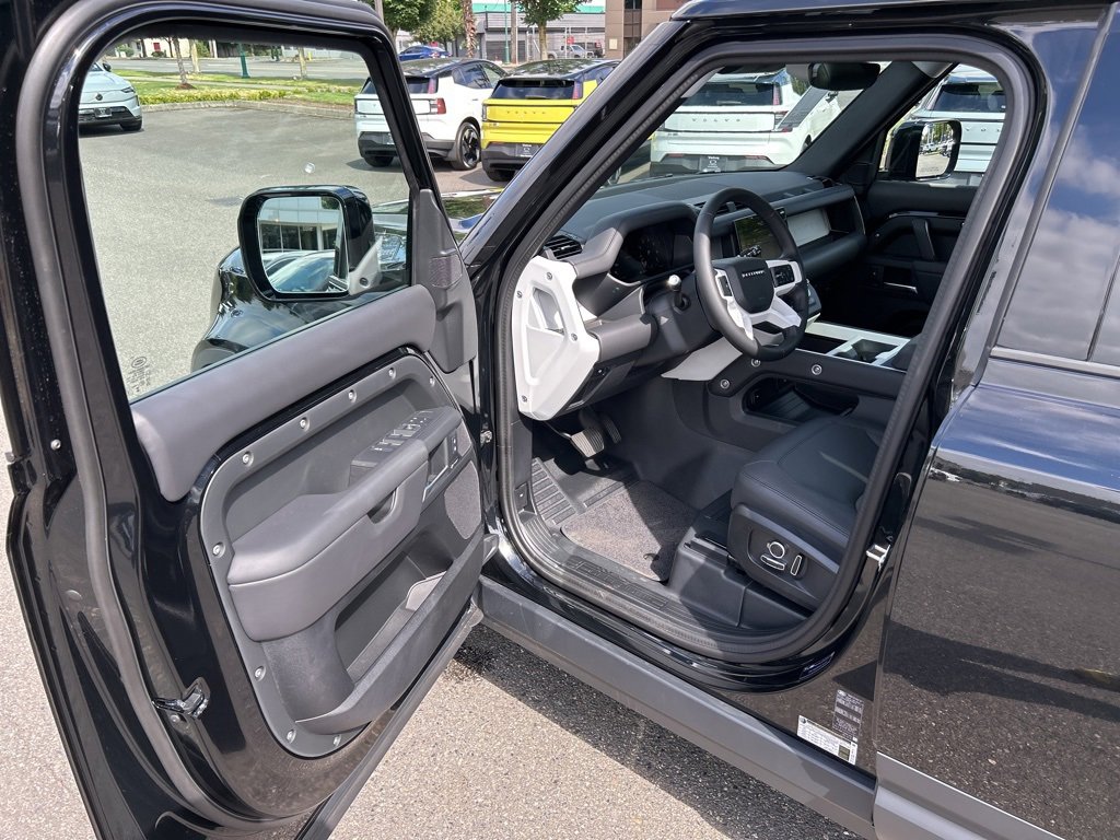 New 2025 Land Rover Defender 130 S image 10