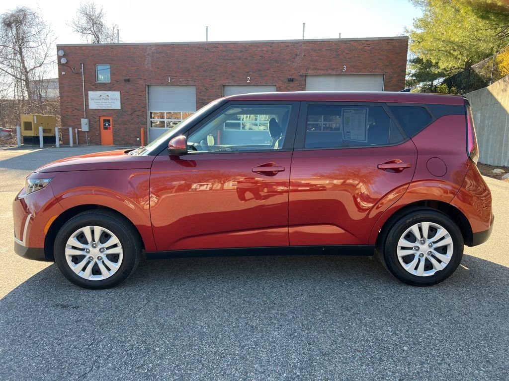 Certified 2023 Kia Soul LX image 2